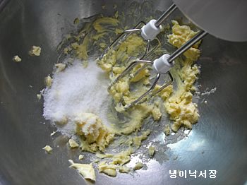 상큼한 귤 머핀과 달콤한 커피