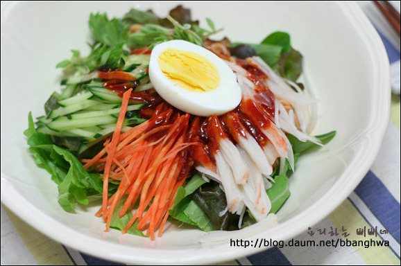 여름단골 메뉴 비빔국수~ 새콤달콤 맛있겠죠^^ 