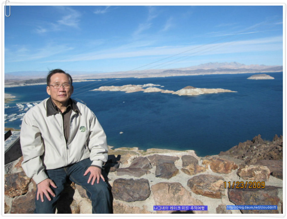 바이패스가 완공된 후버 댐(Hoover Dam)과 레이크 미드(Lake Mead)