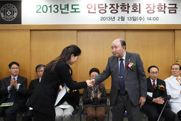 명 이미지