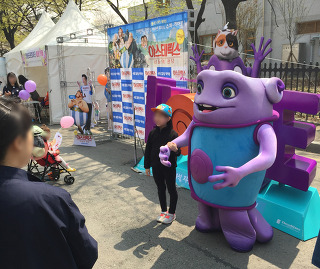 우주 최강 춤꾼! 댄서 '오' 여의도 봄꽃축제 상륙!