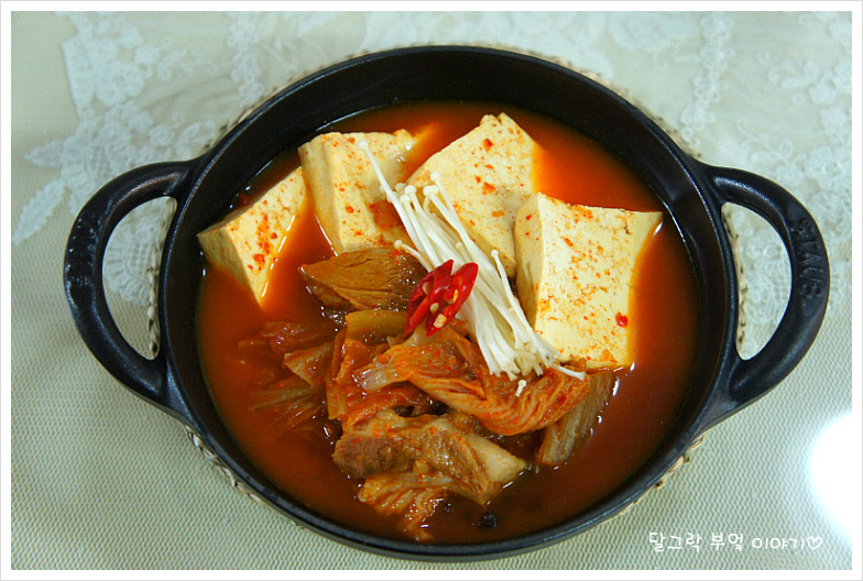 명품김치찌개 이미지