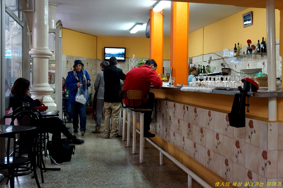 비내리는 포르투 그리고 볼량시장(Mercado do Bolhão)