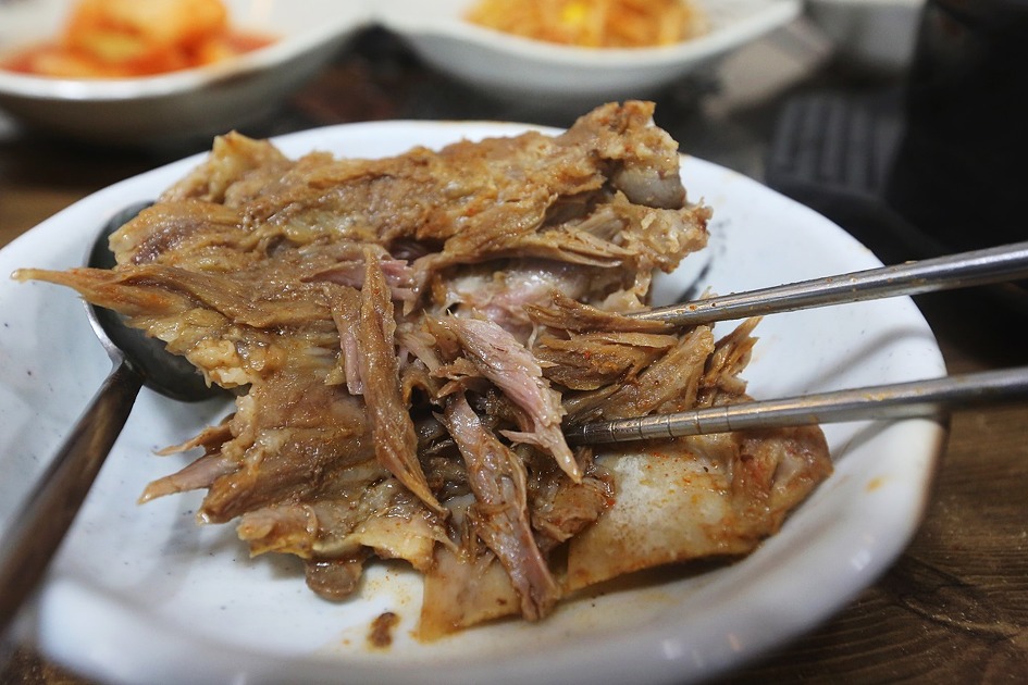 속 푼다는 개념 보다는 영양 보충이라는 개념의 뼈 해장국 / 대전 쌍용동 해장국 / 그래두 해장국