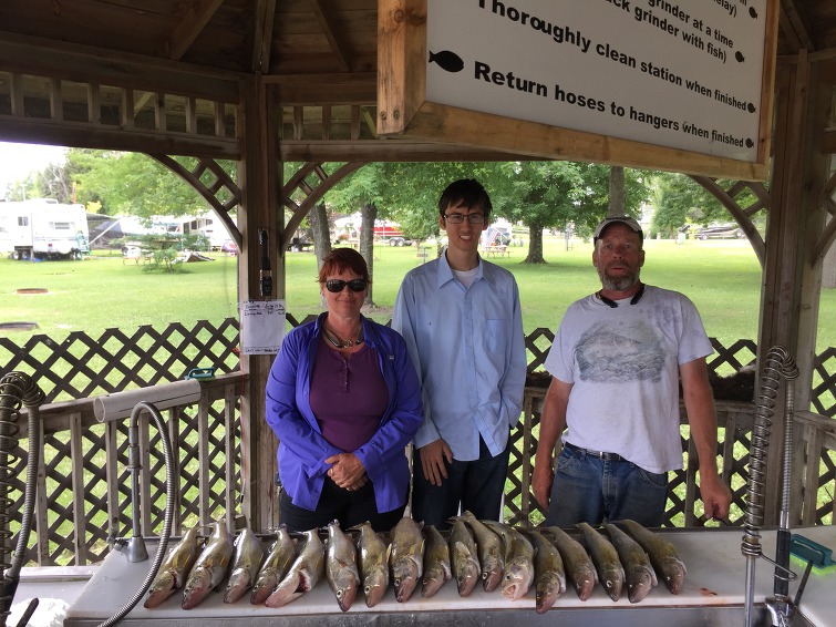 아버지와 아들의 첫 낚시 여행 