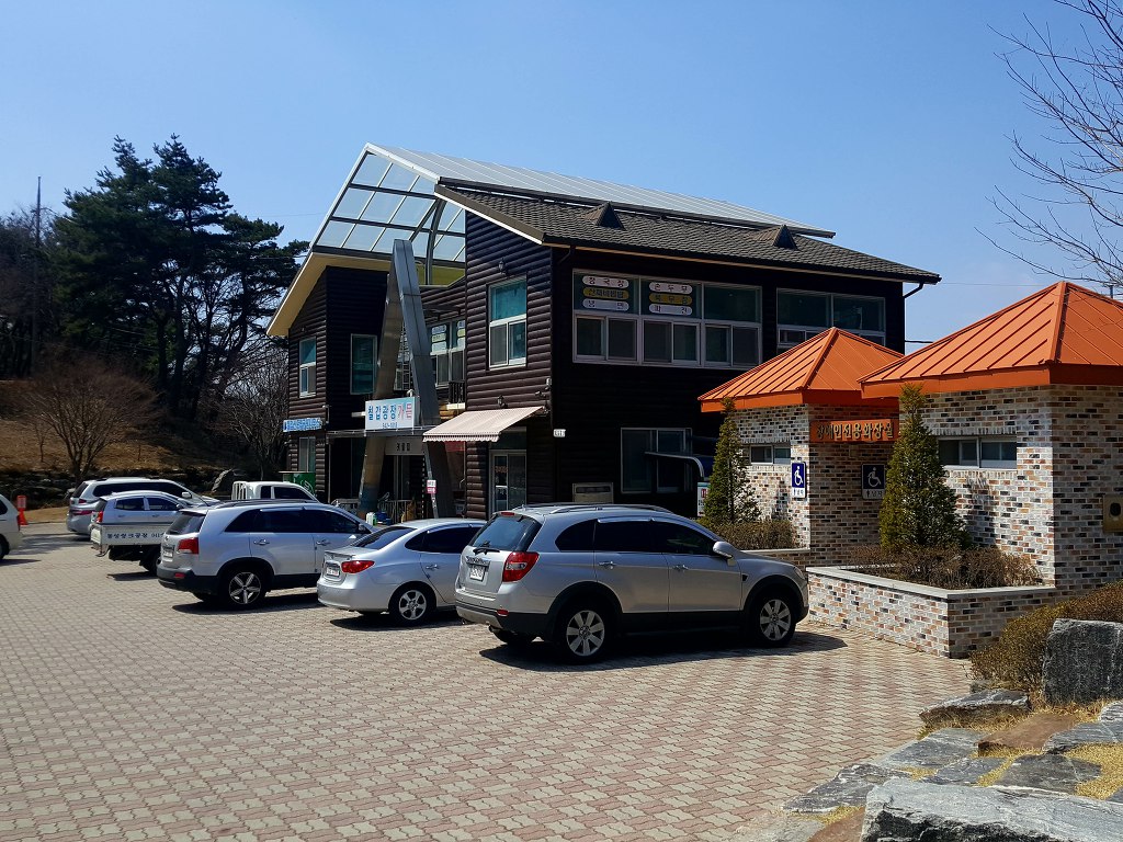 구기자차 한잔의 여유 충남 청양 여행 칠갑산 도립공원 칠갑광장 면암 최익현선생 동상