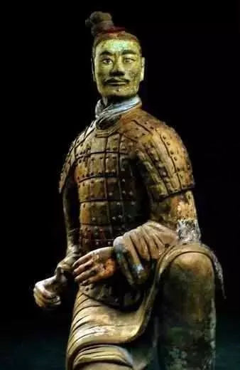 병마용(兵馬俑)중 녹색 얼굴의 진용(綠臉俑)을 둘러싼 수수께끼