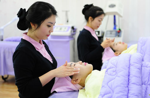 진주 피부과 청담화이트의원 둘러보기 기미 여드름 레이저 제모 보톡스 필러 다이어트 사천