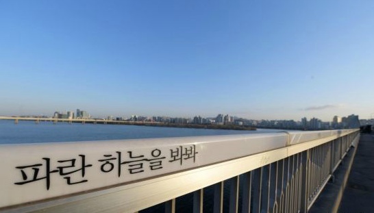 이젠 전기 스쿠터보다 경제적인 시트 프리 접이식 트리 사이클 형태의 Bike를 추가! 하여 디테일은 물 위에선 카약, 땅 위에선 바이크로