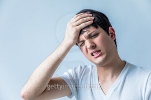 얼굴 만지기