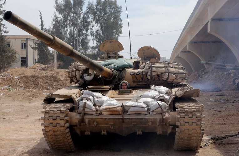 시리아의 슬랫 아머 T-72M1 전차와 샌드백 T-72M1 전차 - Slat Armour T-72M1 Tank & Sandbag T-72M1 Tank in the Syria 