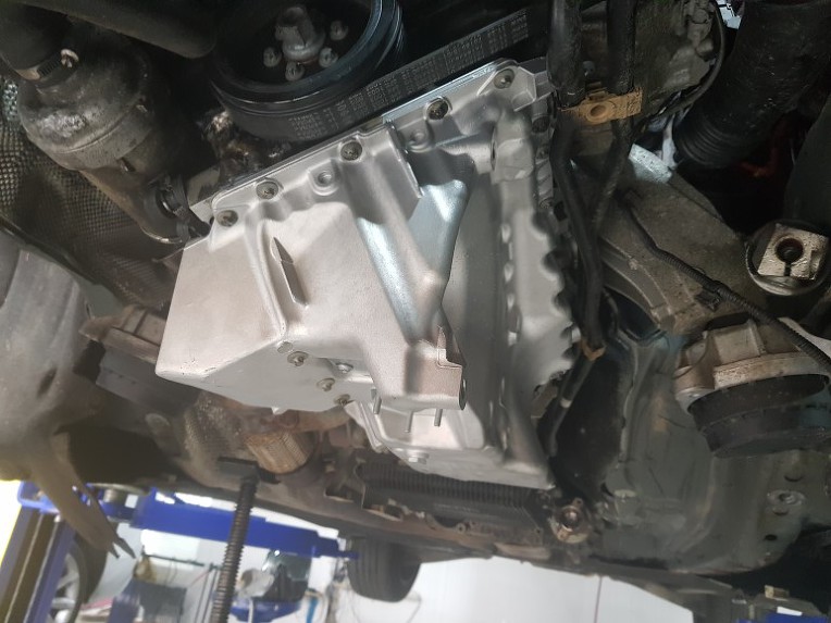 BMW F10.528iX.5시리즈 엔진오일 누유 수리, 경기 광주 오포 태전동 BMW 수리 잘하는 곳. 엔진오일 누유 정비
