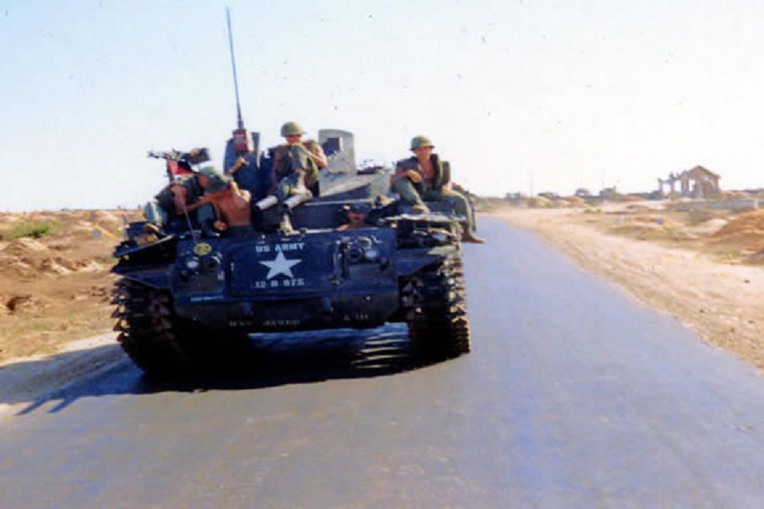 미군의 베트콩 킬러 무기였던 M42 더스터 대공 자주포- US Viet Cong Killer Weapon M42 Duster A.A Self propelled Gun 