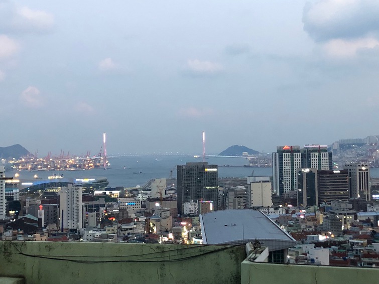 초량산복도로 산아래 커피